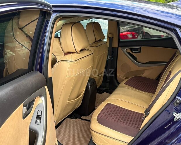 Hyundai Elantra-9