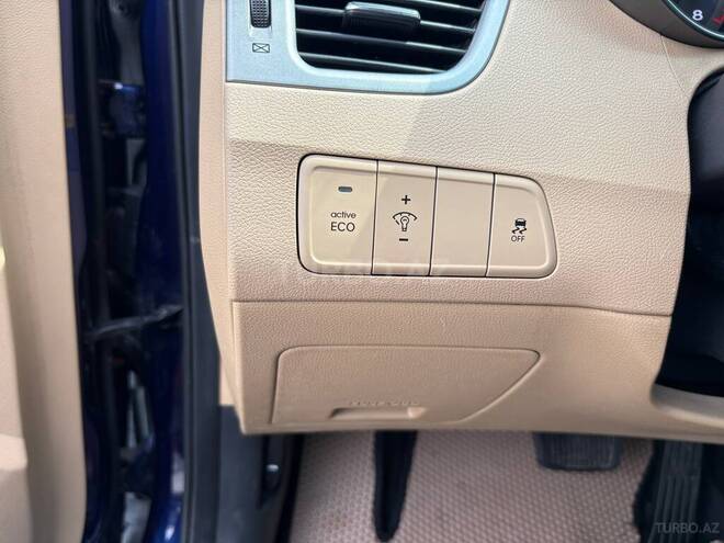 Hyundai Elantra-12