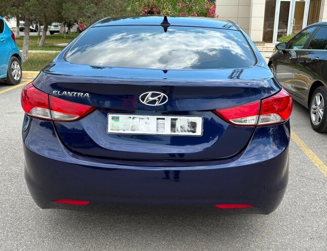 Hyundai Elantra-5