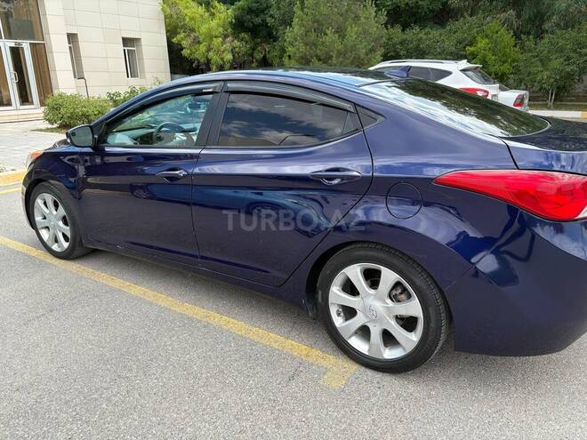 Hyundai Elantra-6