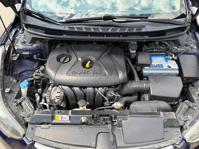 Hyundai Elantra-16