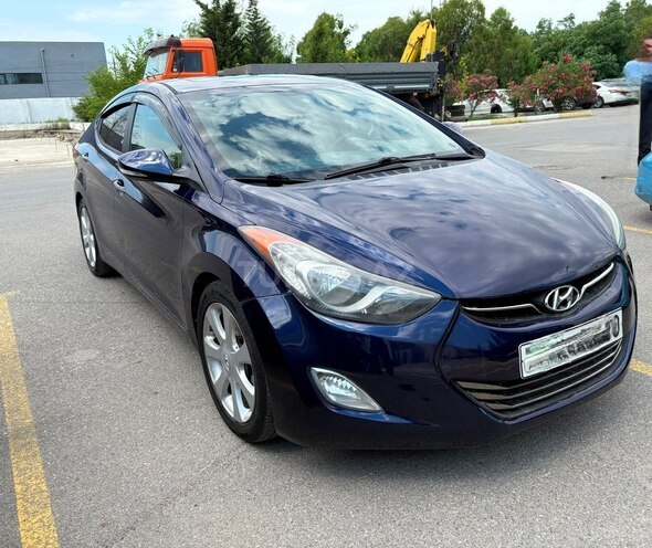 Hyundai Elantra-3