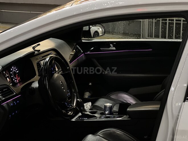 Hyundai Sonata-12