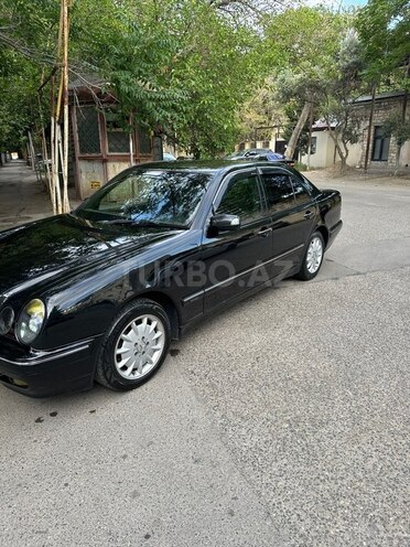 Mercedes E 220-12