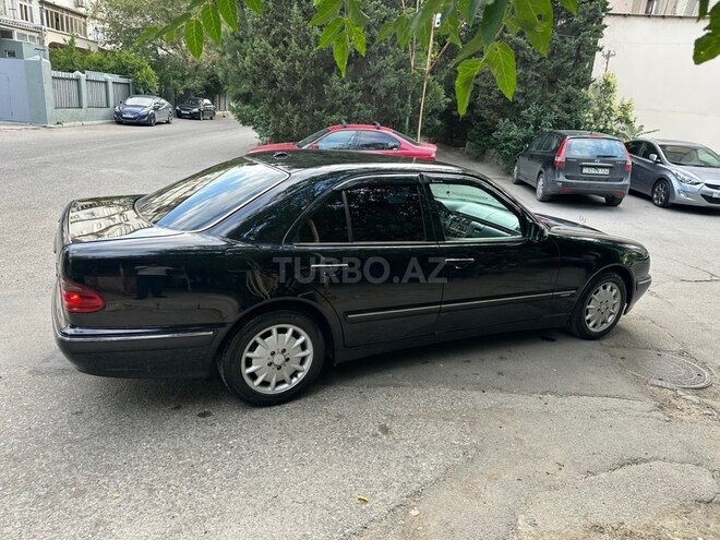 Mercedes E 220-10
