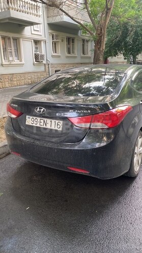 Hyundai Elantra-8