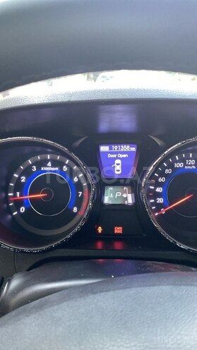Hyundai Elantra-4