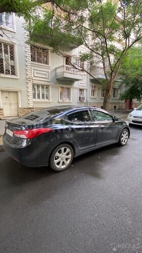 Hyundai Elantra-9