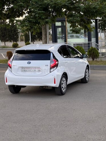 Toyota Aqua-4