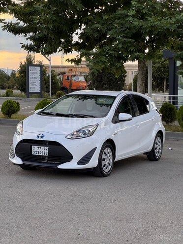 Toyota Aqua-2
