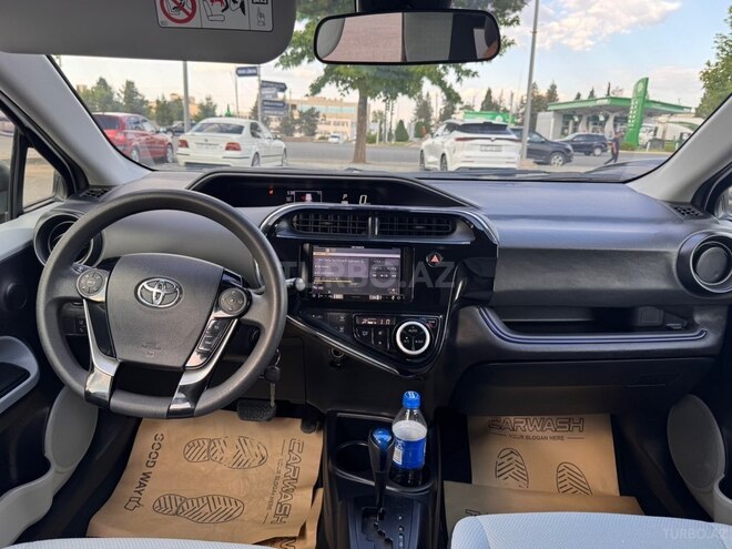 Toyota Aqua-8