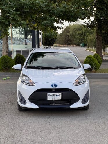 Toyota Aqua-1