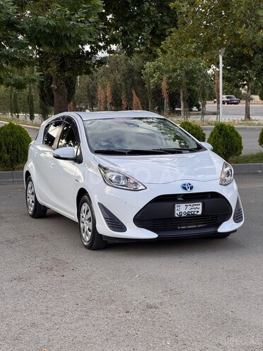 Toyota Aqua-3