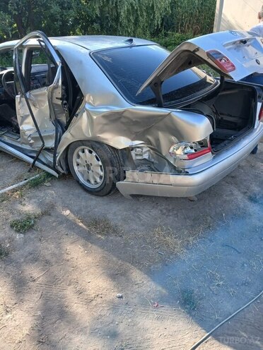 Mercedes E 200-3