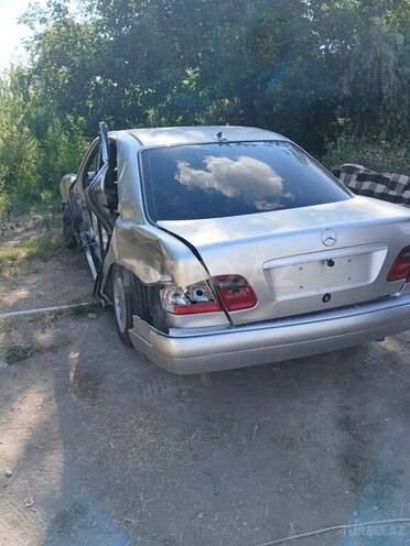 Mercedes E 200-4