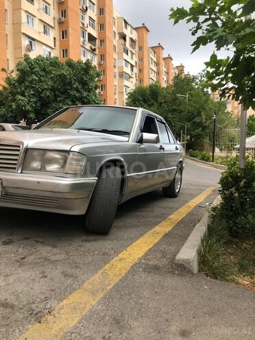 Mercedes 190-2
