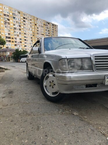 Mercedes 190-4