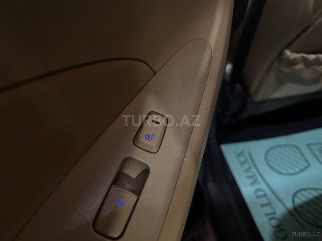 Hyundai Sonata-12