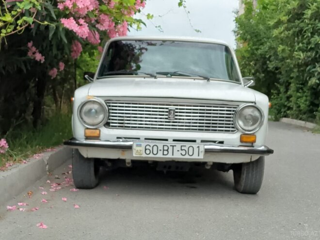 LADA (VAZ) 21011-17