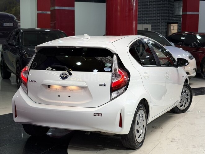 Toyota Aqua-8