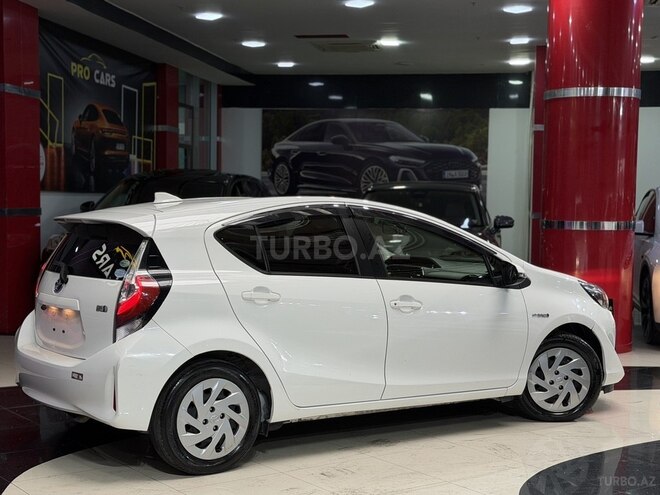 Toyota Aqua-7