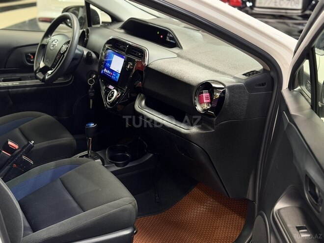 Toyota Aqua-11