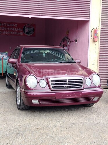 Mercedes E 230-1