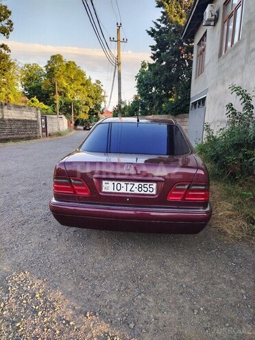 Mercedes E 230-2