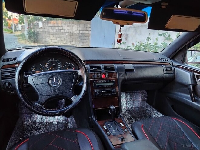 Mercedes E 230-3