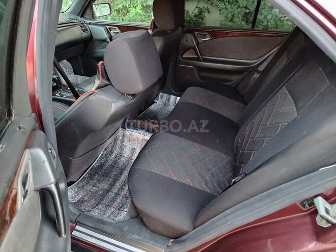 Mercedes E 230-5