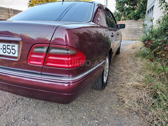 Mercedes E 230-7