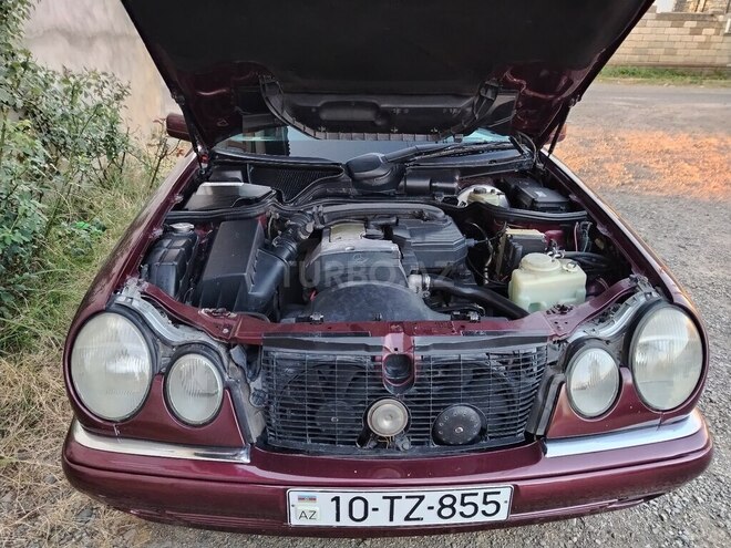 Mercedes E 230-11