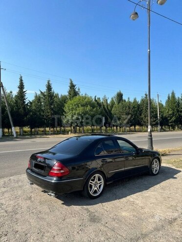 Mercedes E 270-9
