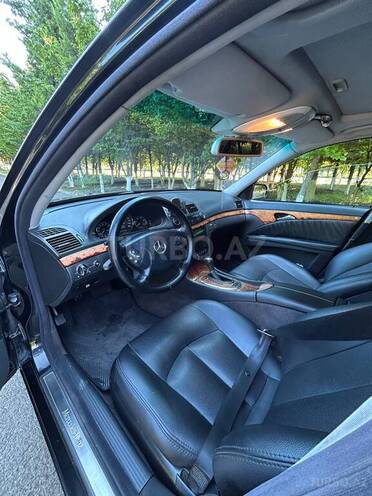 Mercedes E 270-11