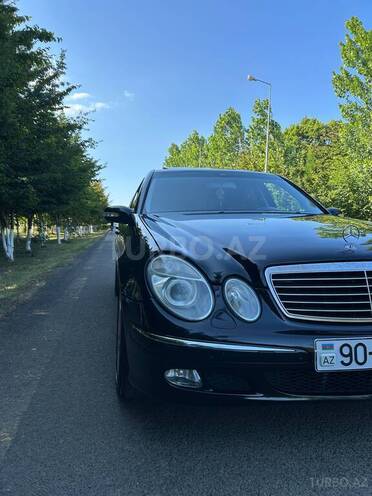 Mercedes E 270-4