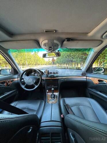 Mercedes E 270-12