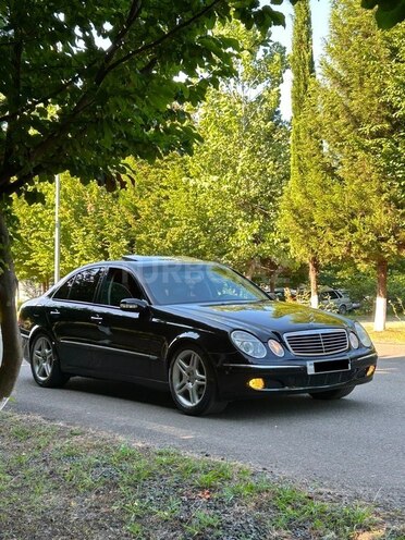 Mercedes E 270-1