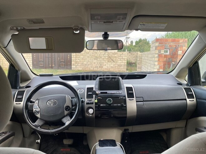 Toyota Prius-5