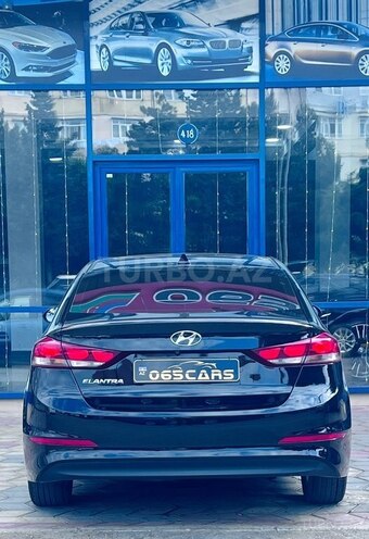 Hyundai Elantra-12