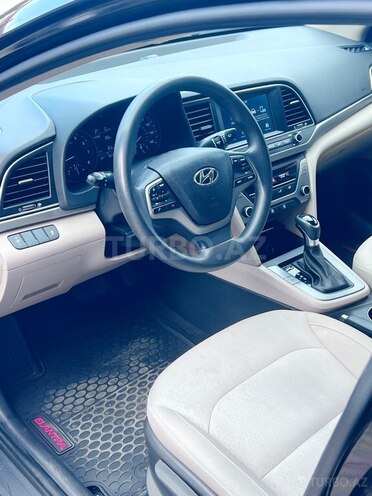 Hyundai Elantra-9