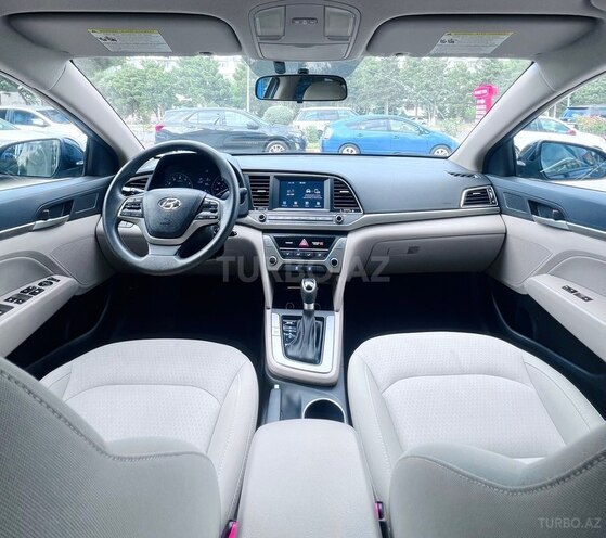 Hyundai Elantra-8