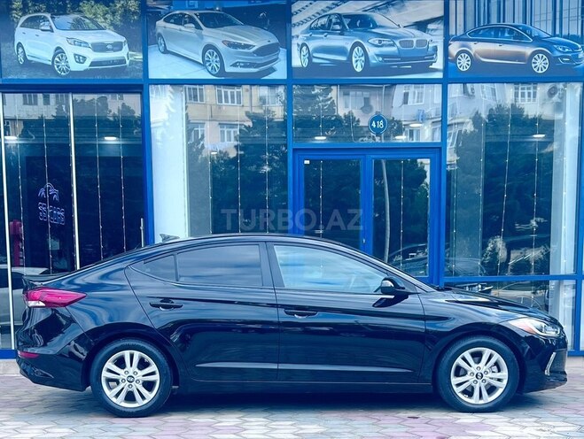 Hyundai Elantra-11