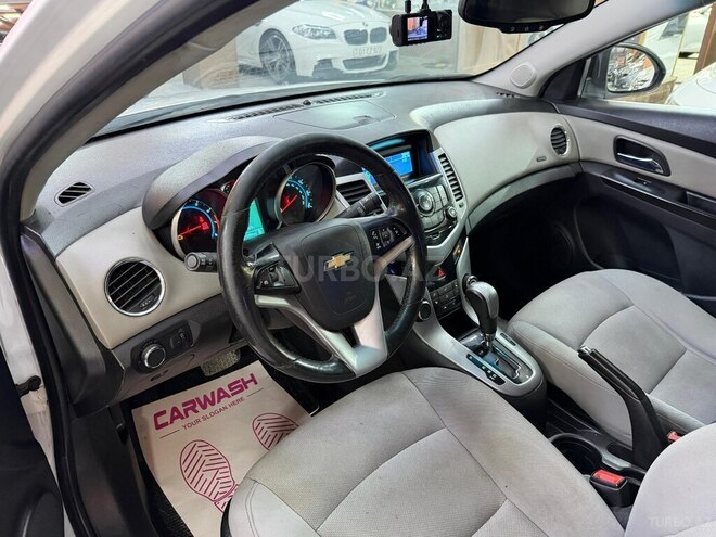 Chevrolet Cruze-12