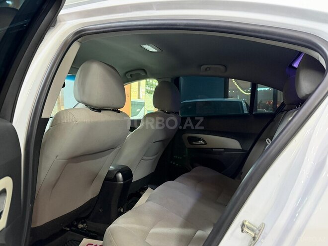 Chevrolet Cruze-13