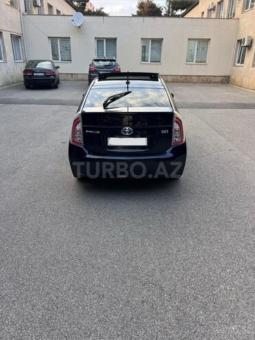 Toyota Prius-5