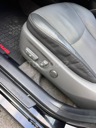 Toyota Prius-16