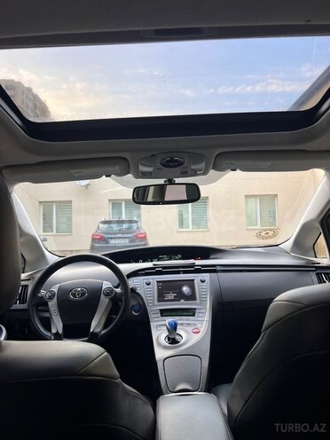 Toyota Prius-18