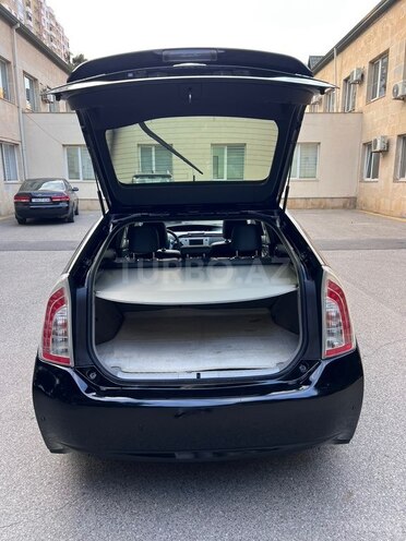 Toyota Prius-10