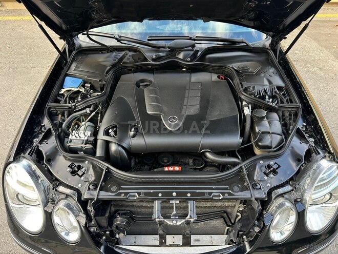 Mercedes E 220-21