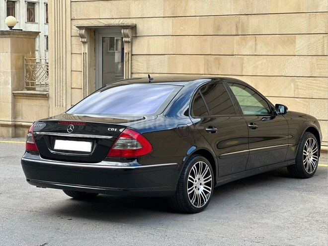Mercedes E 220-10